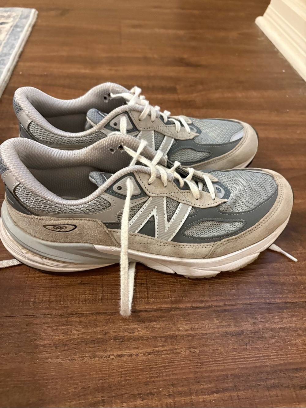 New Balance 990v6 mens size 10.5 Light Grey and White Athletic Sneakers